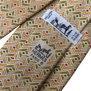 HERMES patterned silk tie